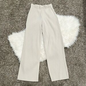 Aritzia Babaton Cream Wide-Leg Pleated Pants